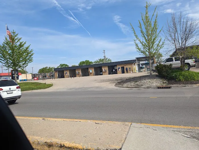 Bob's House of Gold LaserWash Car Wash Picture 1