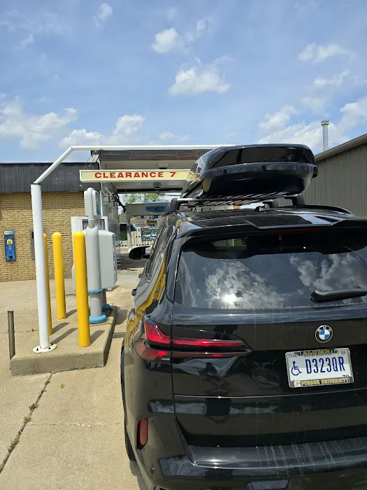 Bob's House of Gold LaserWash Car Wash Picture 8