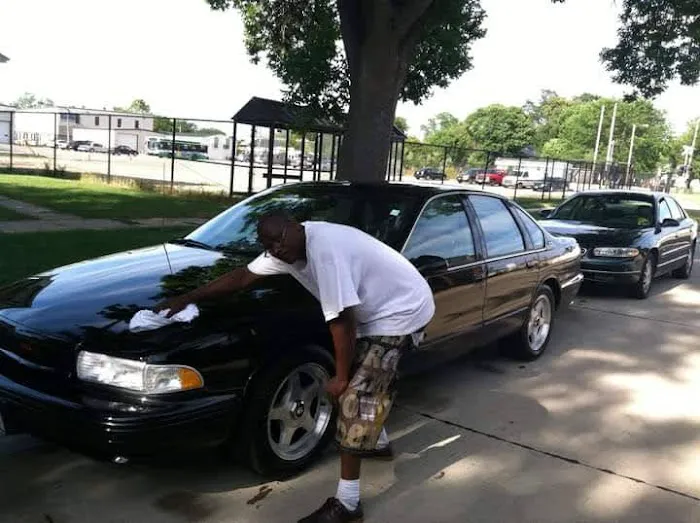 Bellevue Car Wash Picture 1