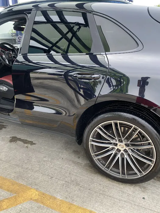 Glide Xpress Car Wash Picture 1