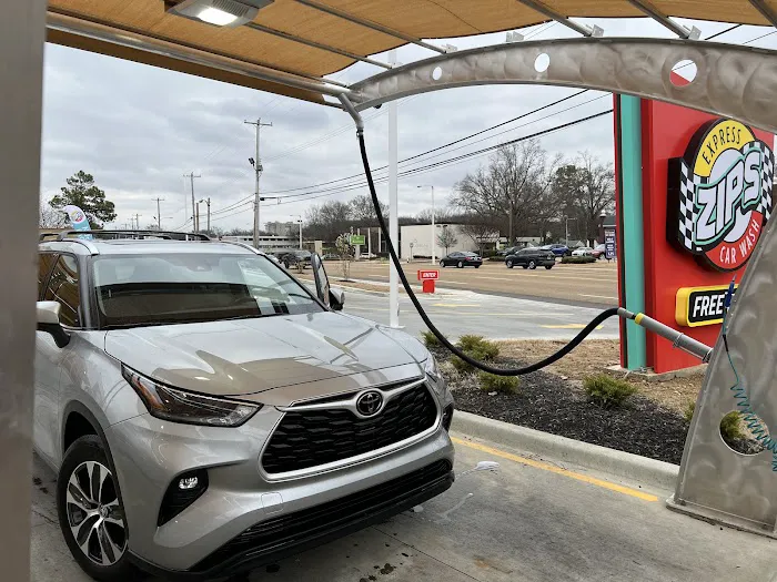 Zips Car Wash Picture 10