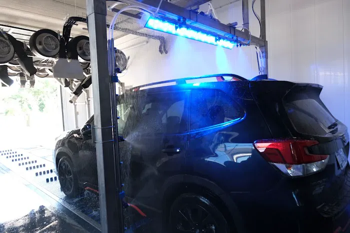 Pure Clean Car Wash Picture 4