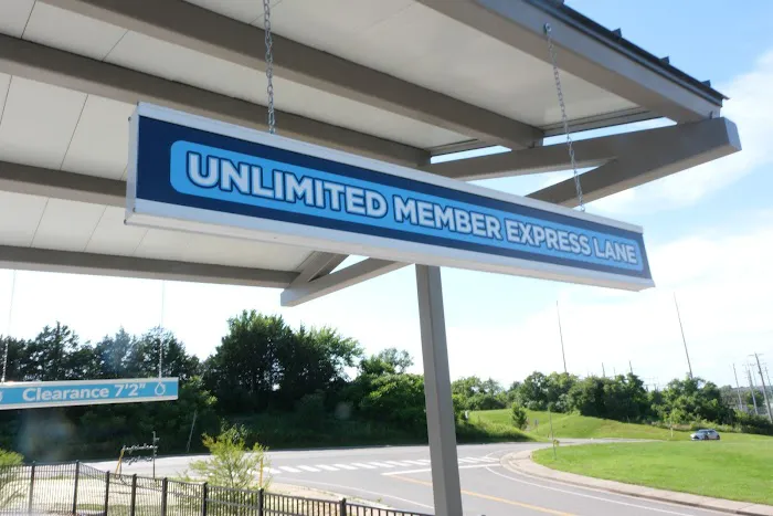 Pure Clean Car Wash Picture 7