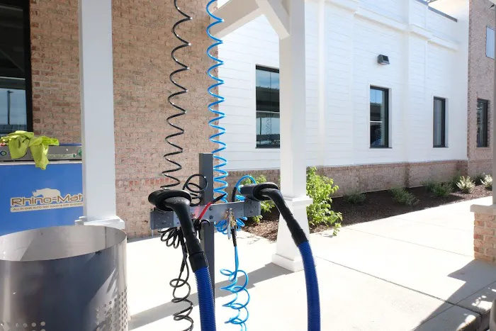 Pure Clean Car Wash Picture 3