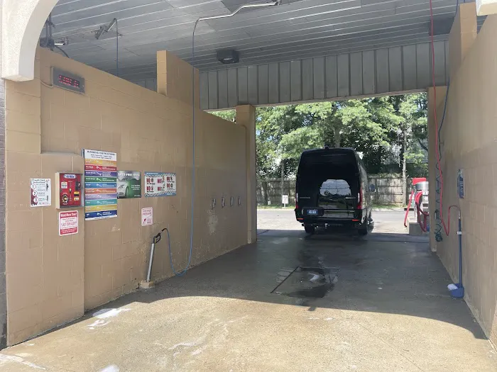 Cool Springs Car Wash Picture 1