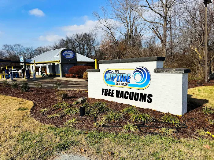 The RipTide Car Wash Picture 2