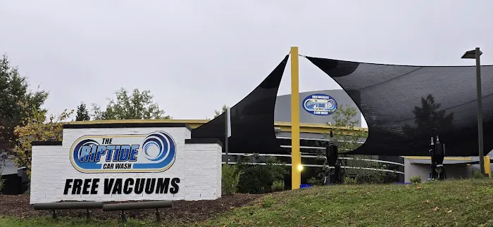 The RipTide Car Wash Picture 3