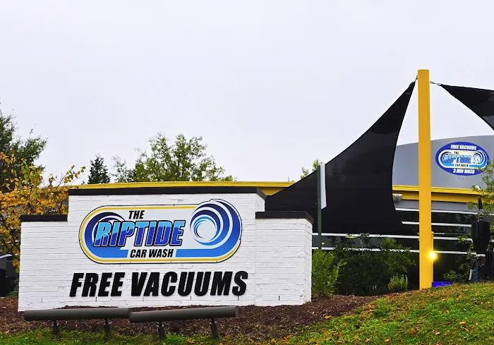 The RipTide Car Wash Picture 9