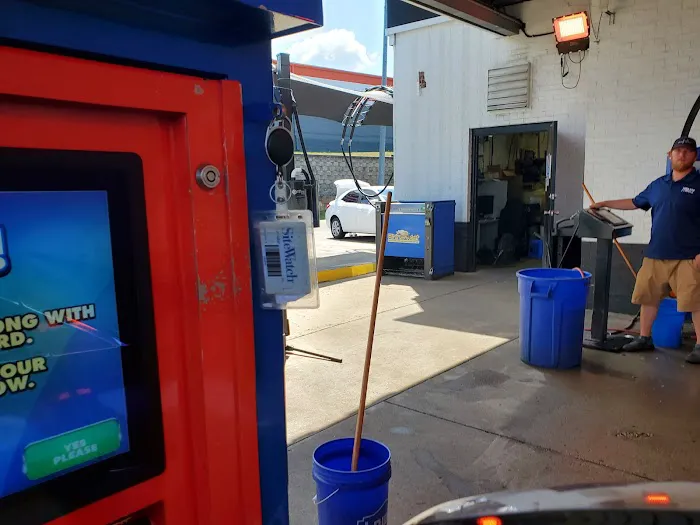 Wash N' Roll Car Wash - Nashville, TN (Charlotte Pike) Picture 8