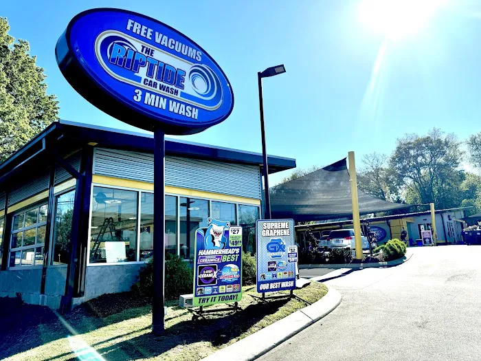 The RipTide Car Wash Picture 8