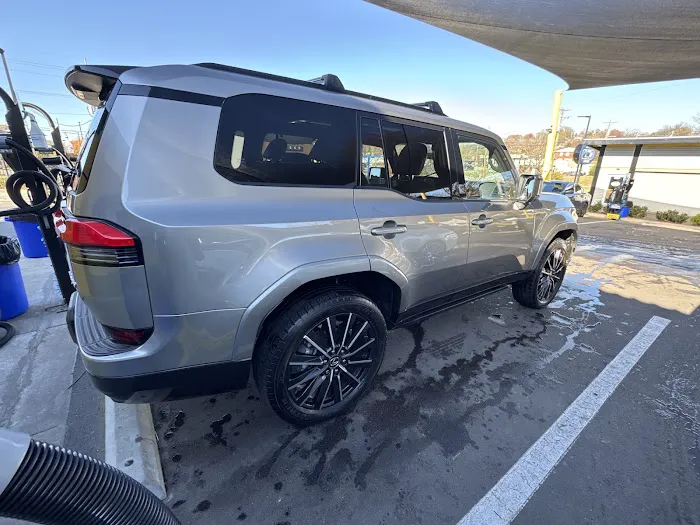 The RipTide Car Wash Picture 7