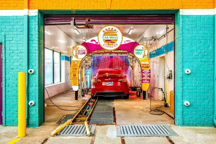 Safari Car Wash Picture 3