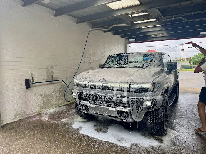 Legacy Car Wash Picture 4