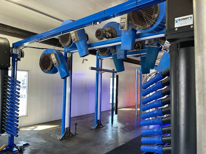 Whistle Express Car Wash Picture 7