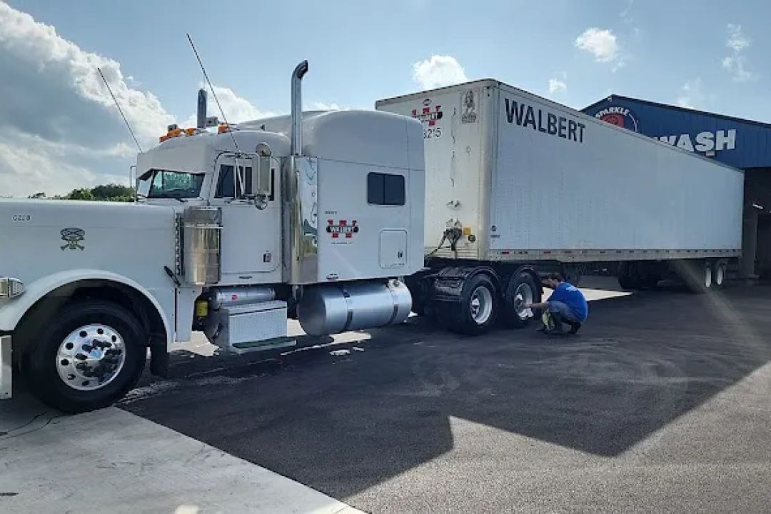 Sparkle Dummy Truck Wash