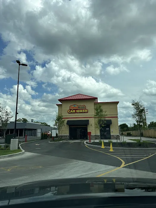 SpeedWash Car Wash Picture 2