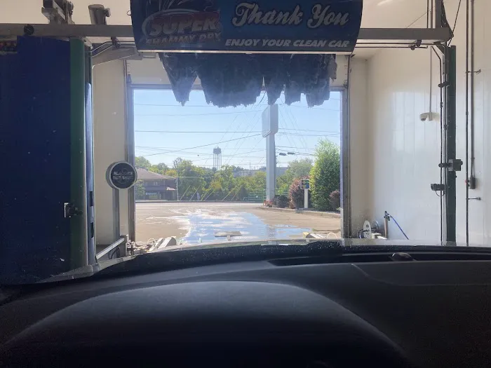 Fast Freddy's Car Wash Picture 6