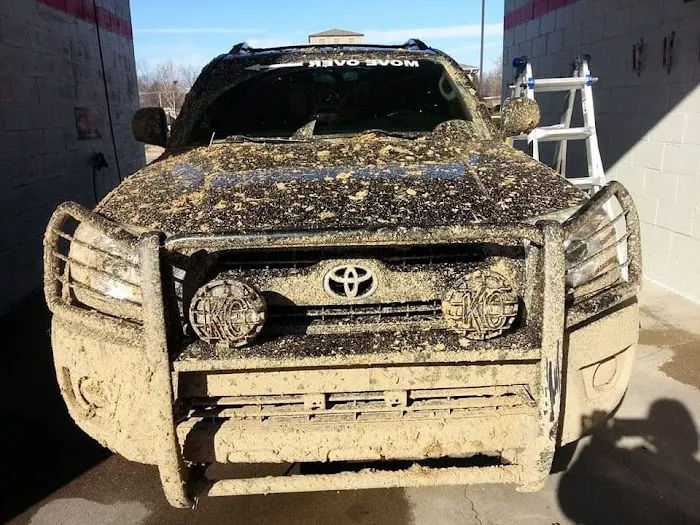 Triple Crown Car Wash Picture 4