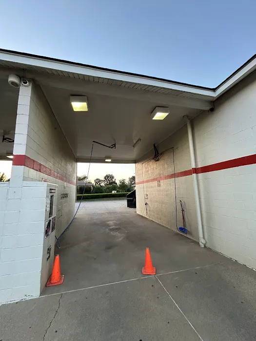 Triple Crown Car Wash Picture 1