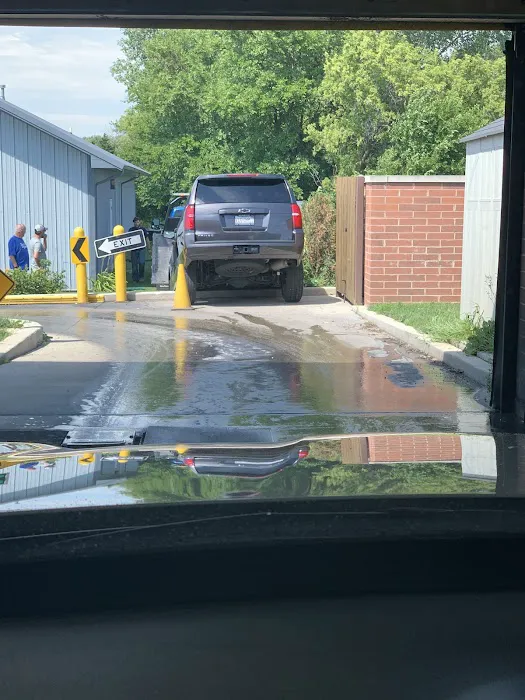 Sycamore Express Car Wash Picture 2