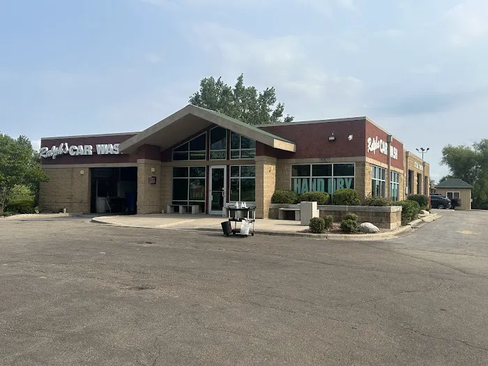 Ralph's Car Wash & Detail Center Picture 4