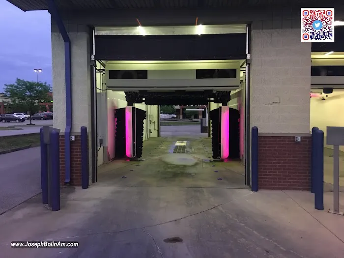 Touch Free Car Wash Picture 3