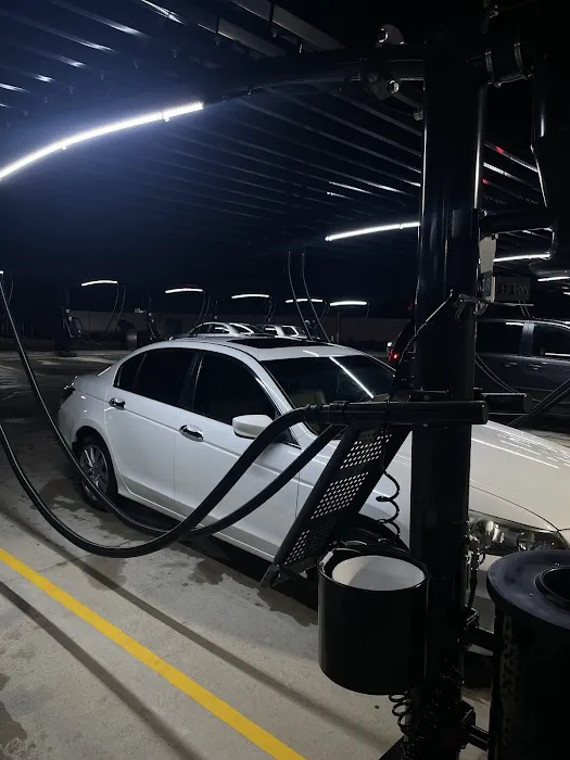 Club Car Wash Picture 7