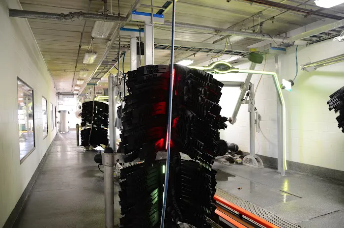 Look Nu Express Car Wash & Detailing Center Picture 2