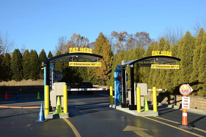 Look Nu Express Car Wash & Detailing Center Picture 7