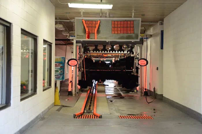 Look Nu Express Car Wash & Detailing Center Picture 5