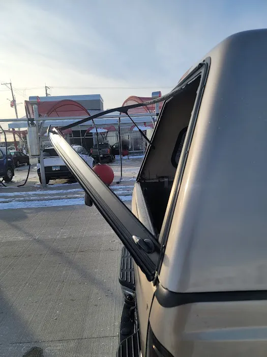 Tommy's Express® Car Wash Picture 3