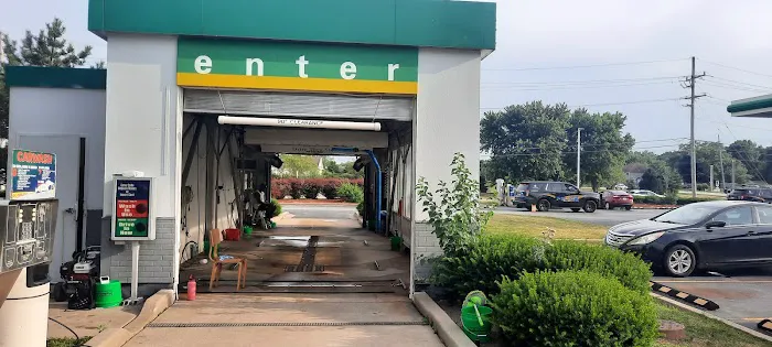 Tornado BP Gas Station Car Wash Picture 6