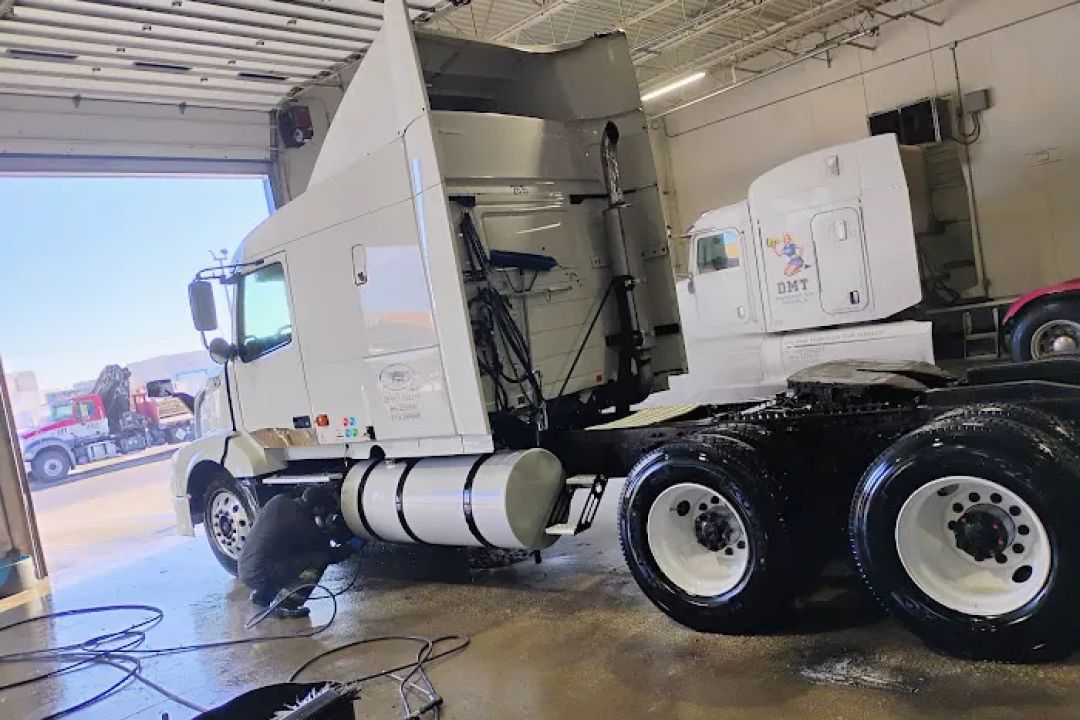 Lola's Truck Wash