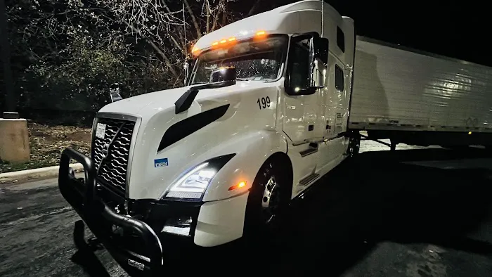 Lola's Truck Wash Picture 6