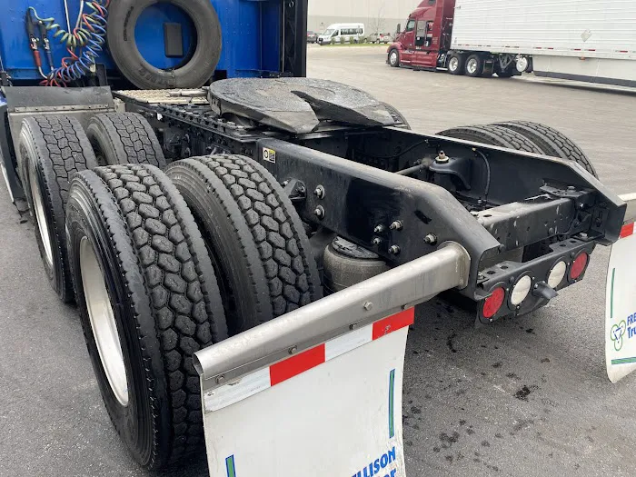 Lola's Truck Wash Picture 3