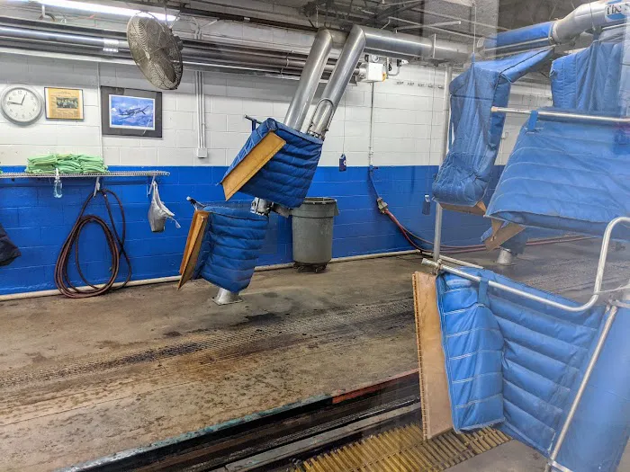 Paul & Bill's Car Wash Picture 5