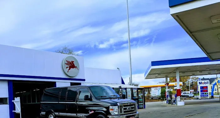 Paul & Bill's Car Wash Picture 2