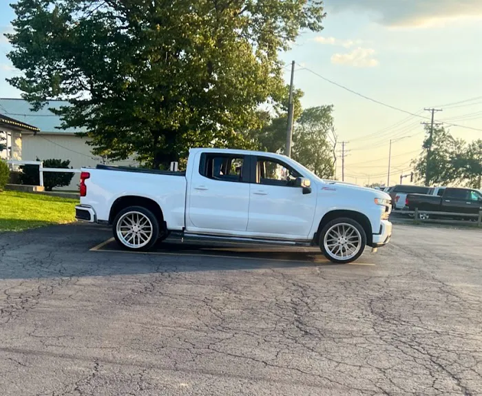 Bori’s Detail Center Picture 1