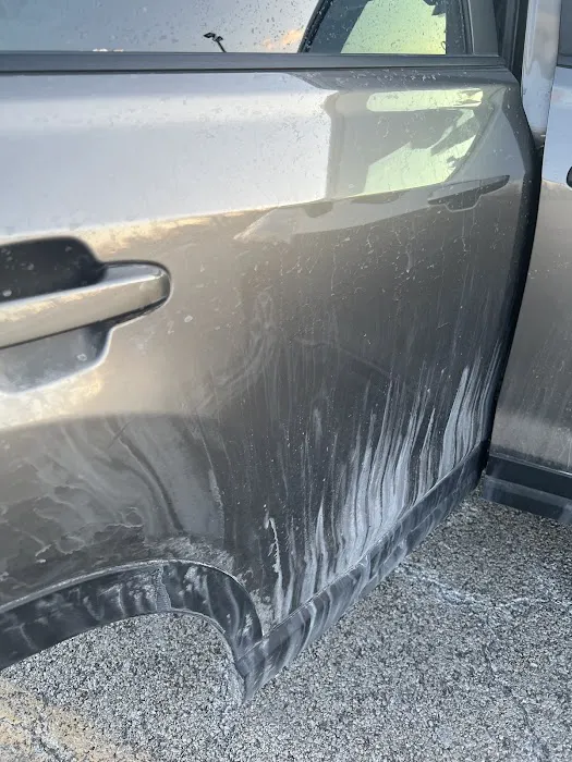 Liquid Sunshine Car Wash Picture 4