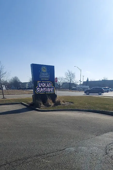 Liquid Sunshine Car Wash Picture 6