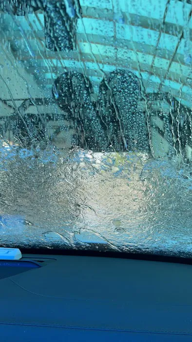 Liquid Sunshine Car Wash Picture 8