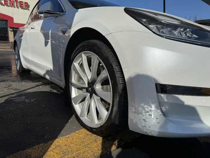 Fuller's Car Wash Picture 2