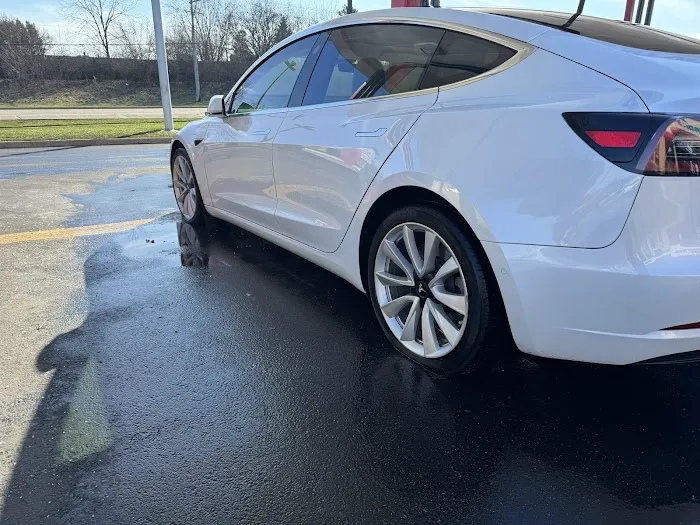 Fuller's Car Wash Picture 4