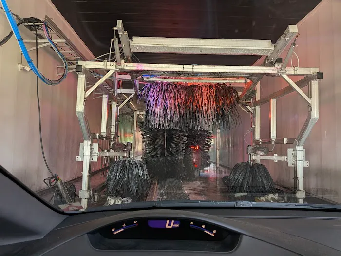 Zips Car Wash Picture 9