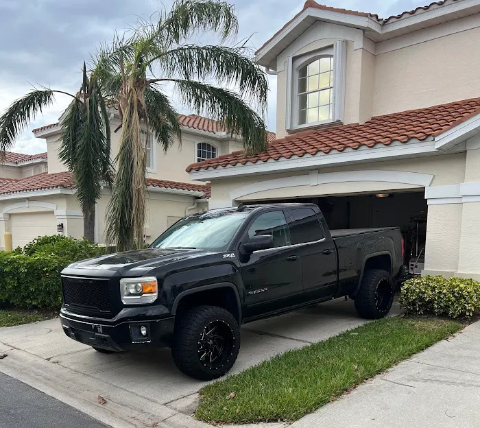 Lucky Strike Mobile Carwash Picture 1