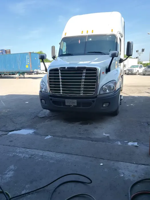 L & M Detailing Picture 4