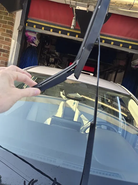 U-Wash Car Wash Picture 1