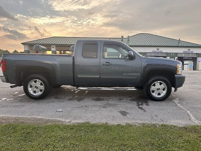 Thoroughbred Express Auto Wash Picture 2