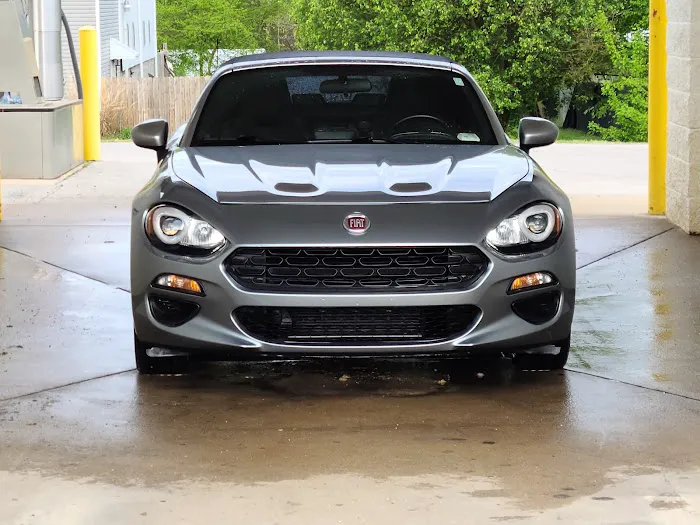 Thoroughbred Express Auto Wash Picture 1