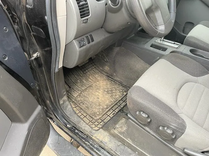 Molina's Car Wash & Detailing Picture 3